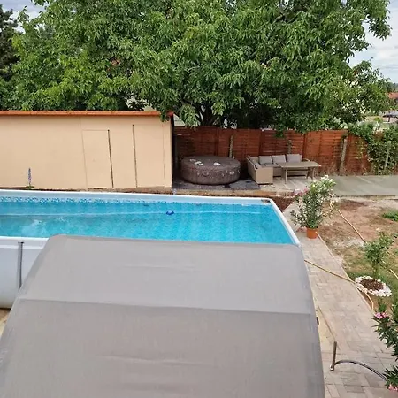 Holiday home Almendra Apartman